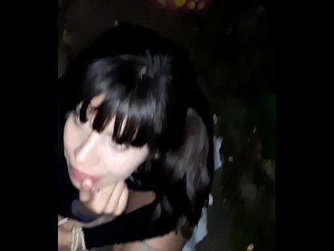 ❤️ रस्त्यावर कँडीच्या बदल्यात लिंग सुजले ❤️ mr.sayhentai.ru वर ️❤
